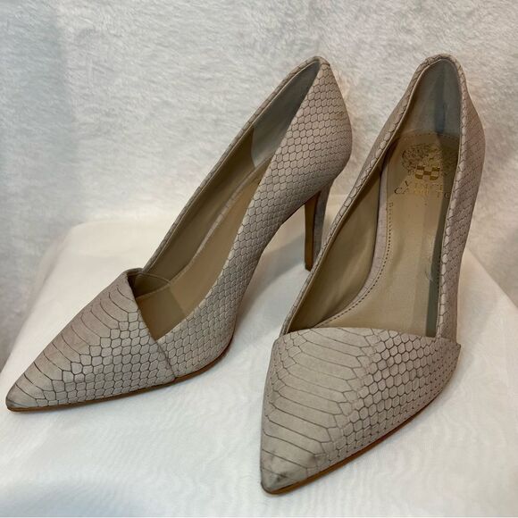 Vince Camuto VP Perri Pumps - Picture 3 of 16